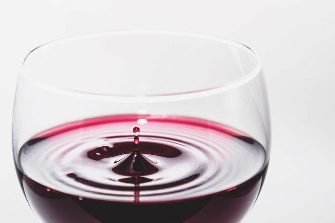 Κόκκινο Κρασί Προσφέρει Οφέλη στην Καρδιακή Υγεία